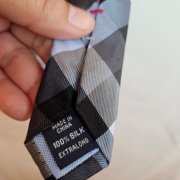 Tommy Hilfiger 66' inch extralong Tie‎ men's silk - Picture 4 of 4